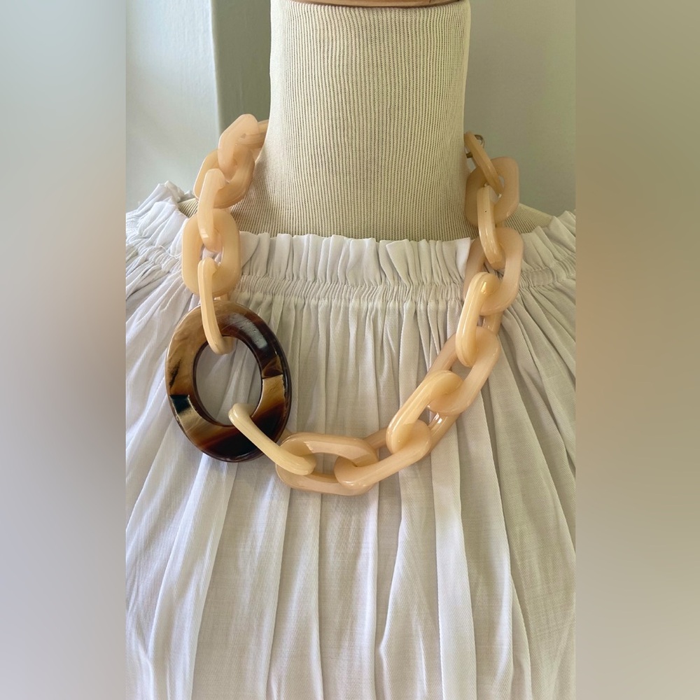 Acrylic Chunky Beige and Brown Chain Necklace. NWOT